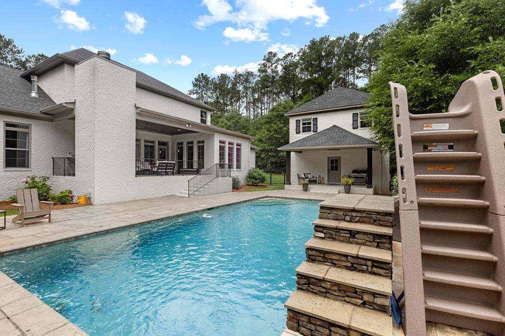 807 Liveoak Trail