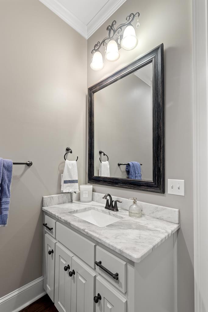 807 Liveoak Trail