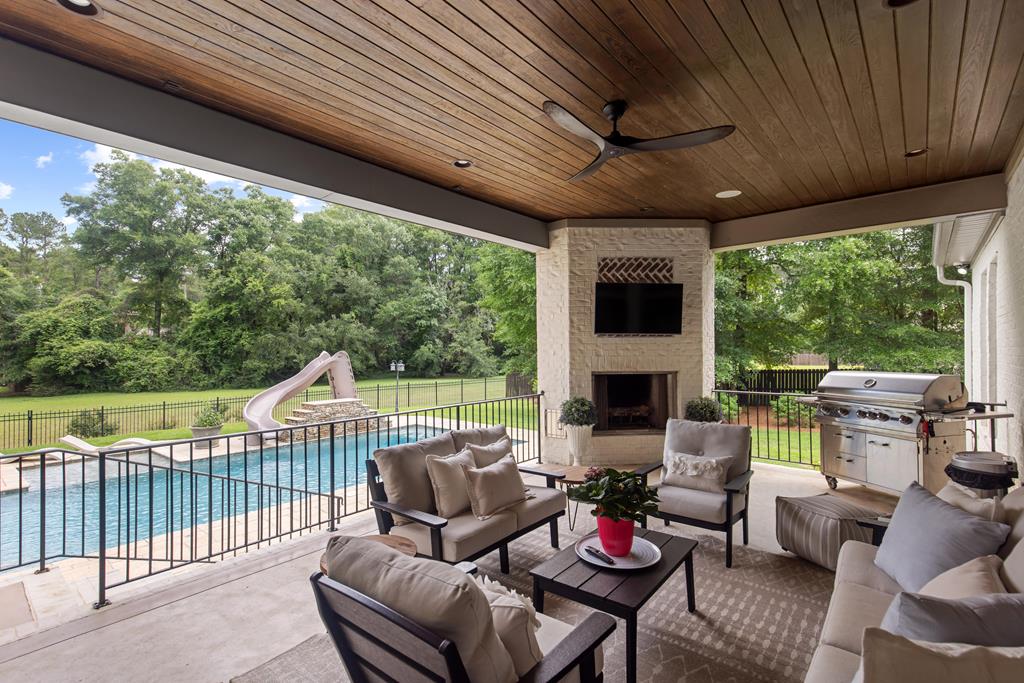 807 Liveoak Trail