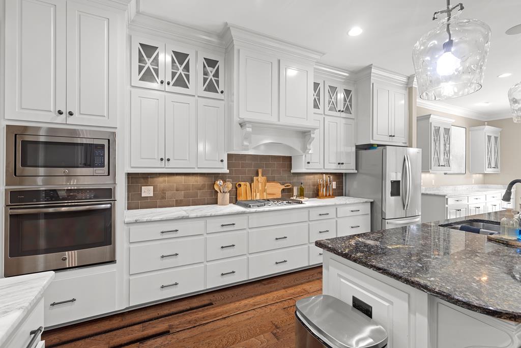 807 Liveoak Trail