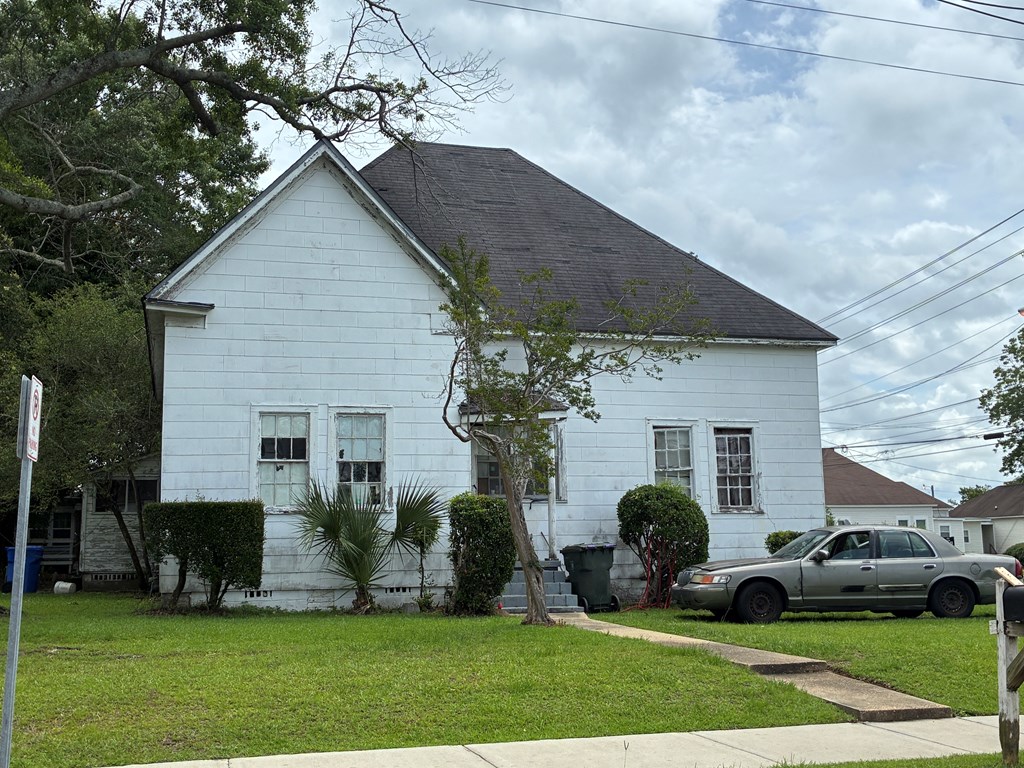 300 N Lena St