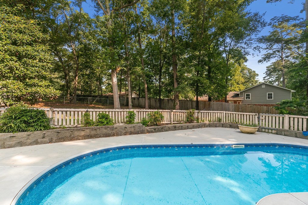 910 Derbyshire Dr.