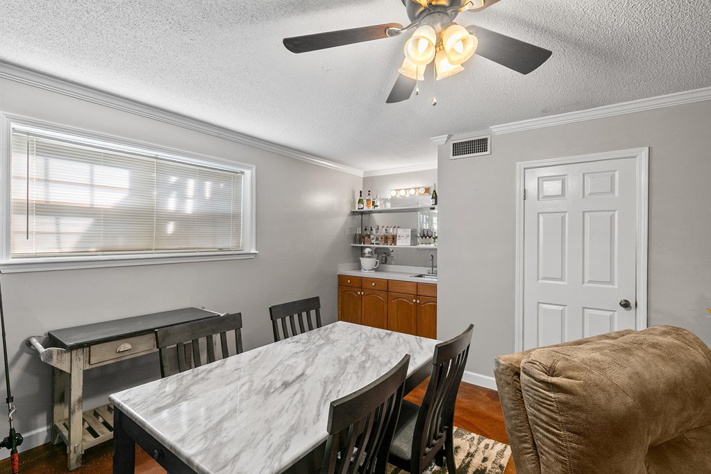 910 Derbyshire Dr.