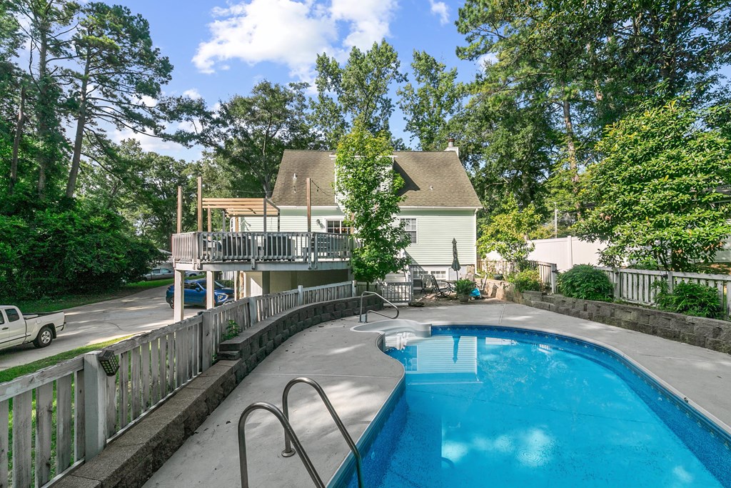 910 Derbyshire Dr.
