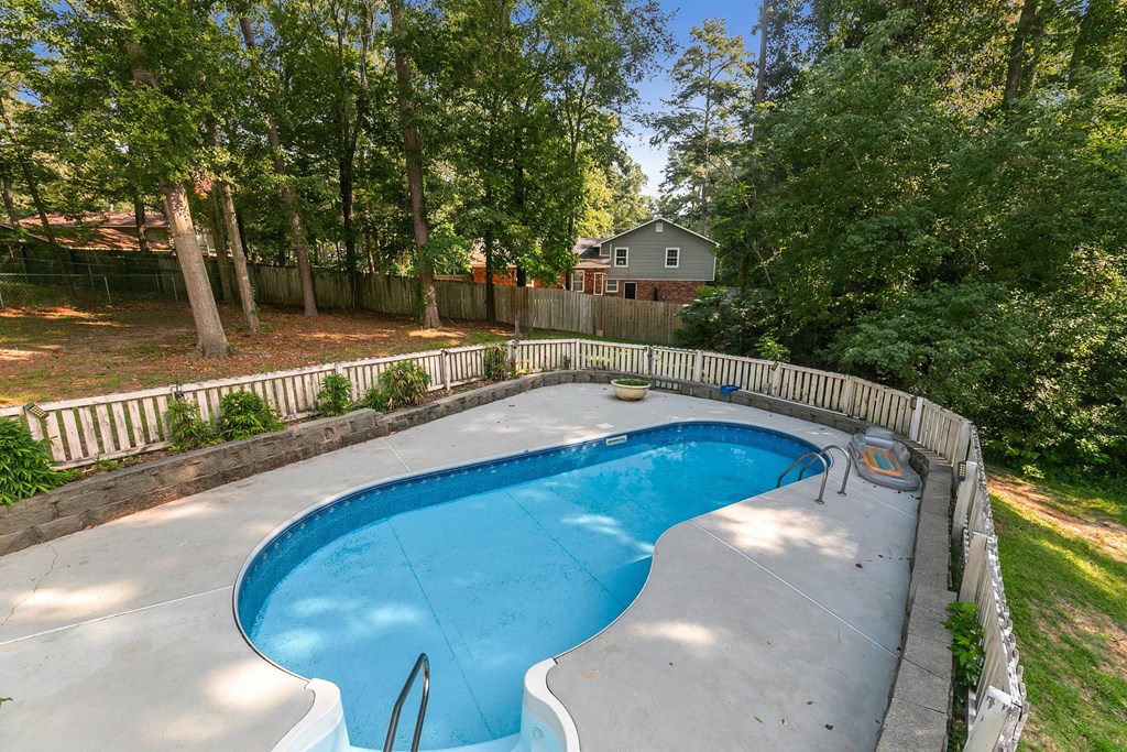 910 Derbyshire Dr.