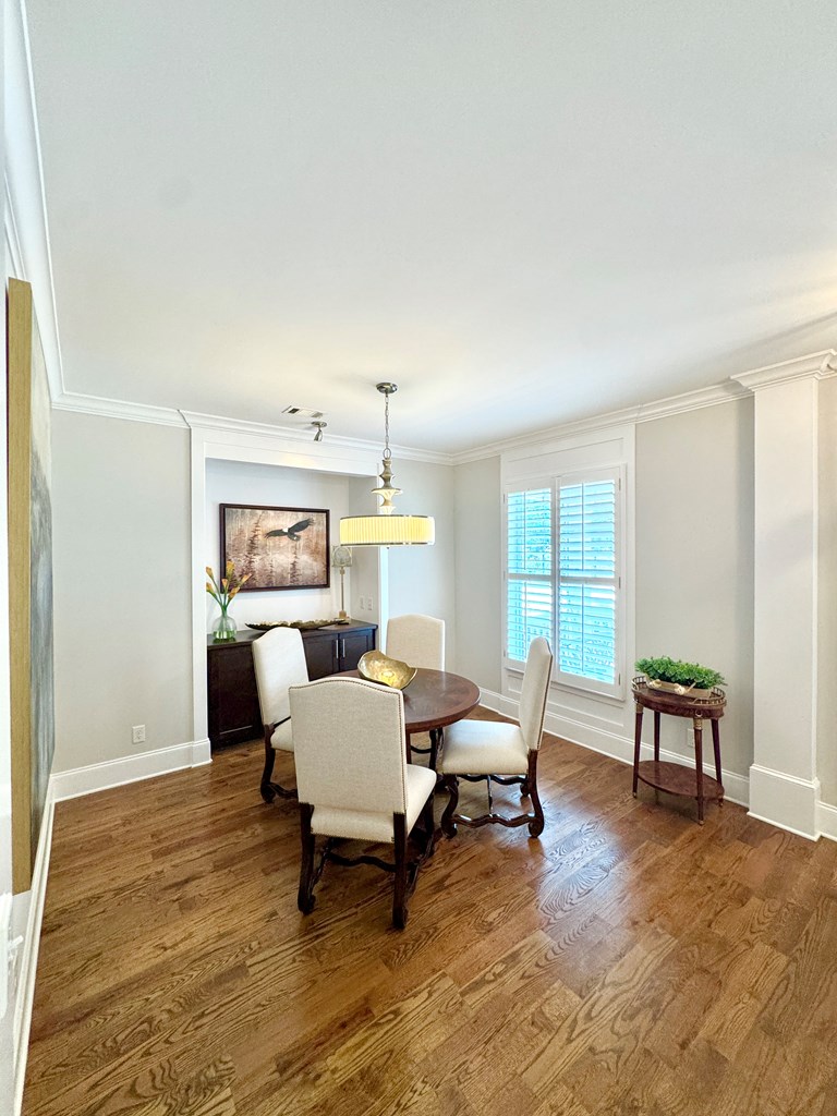 737 Queens Way