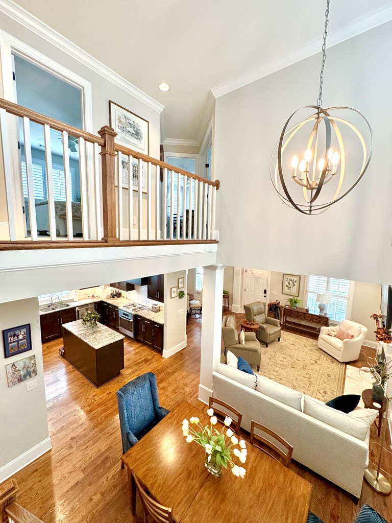 737 Queens Way