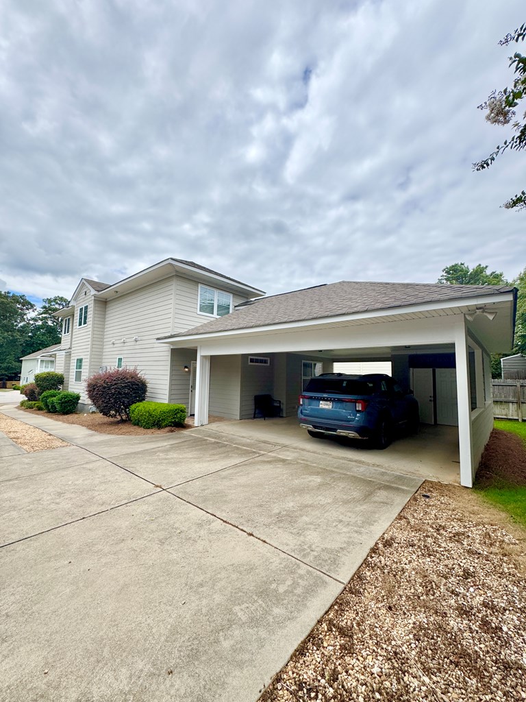 737 Queens Way