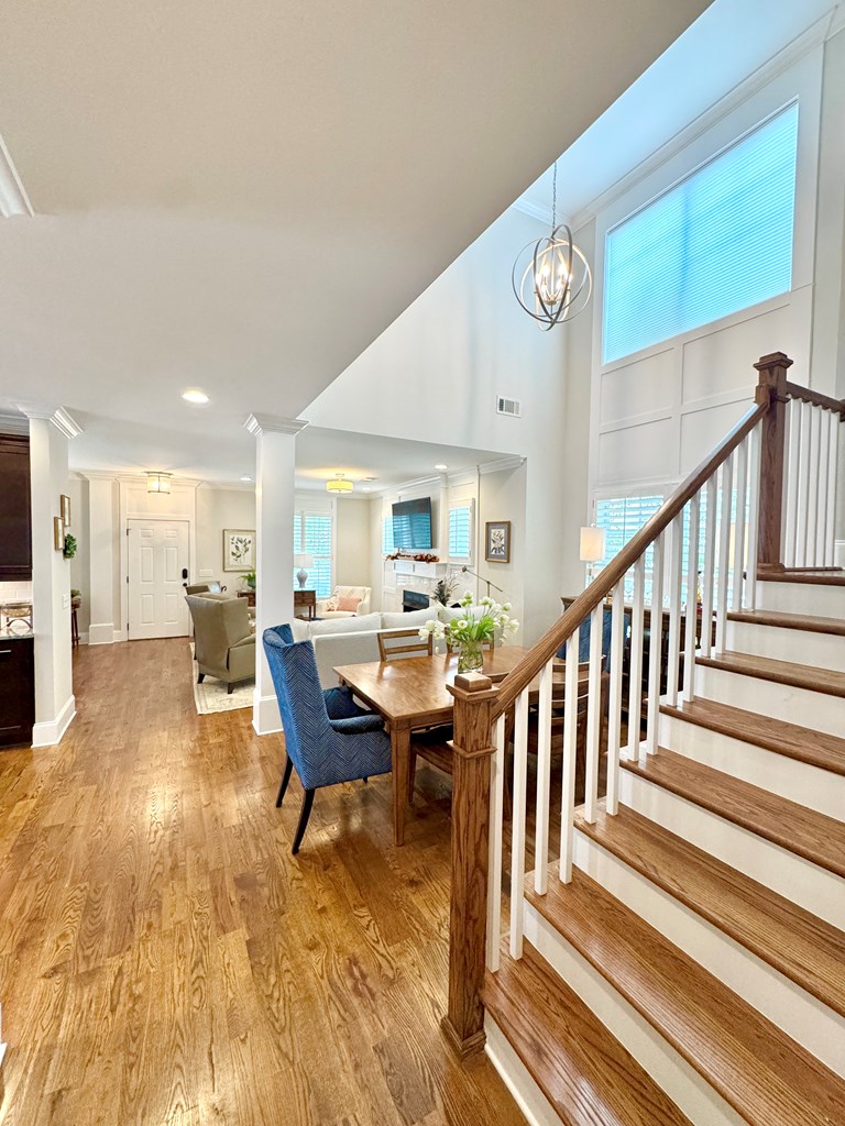 737 Queens Way