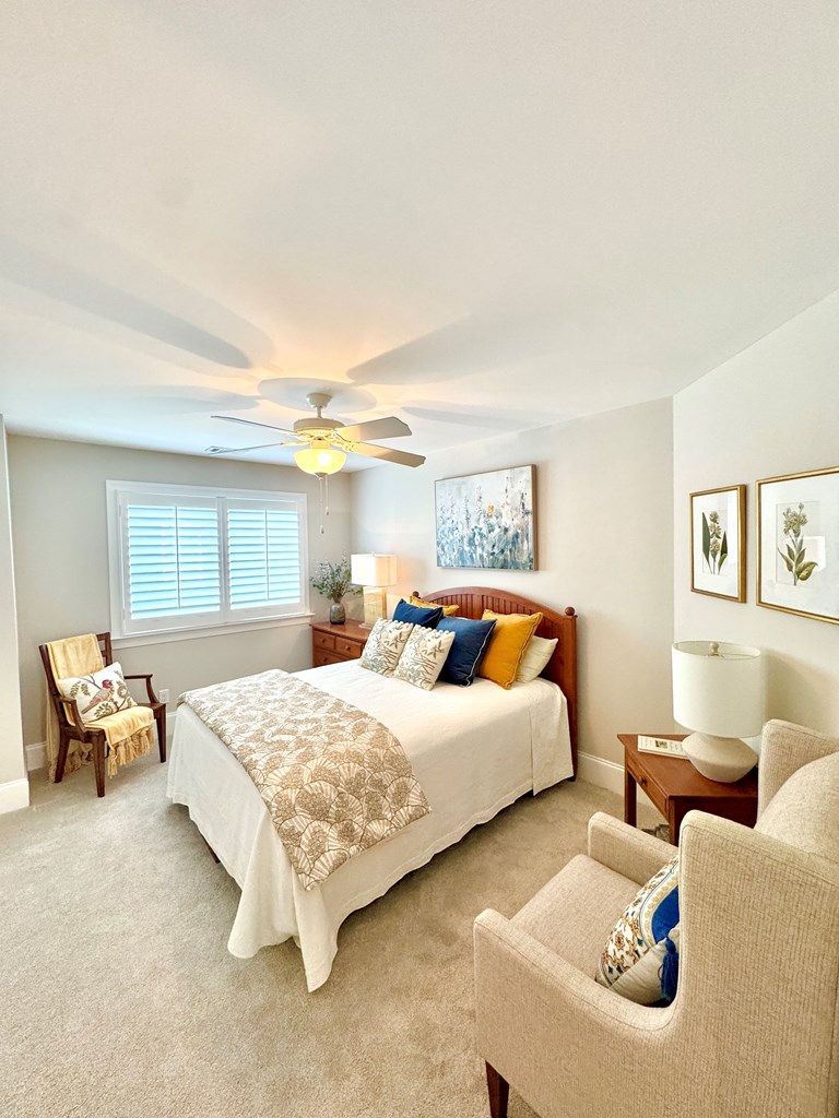 737 Queens Way