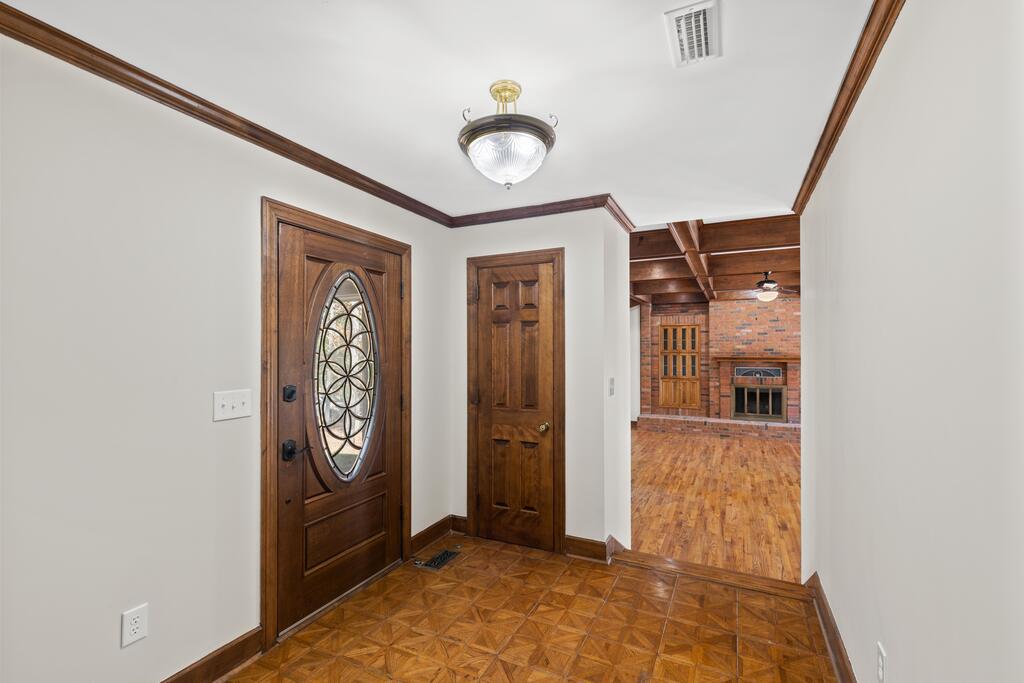714 N Shady Lane