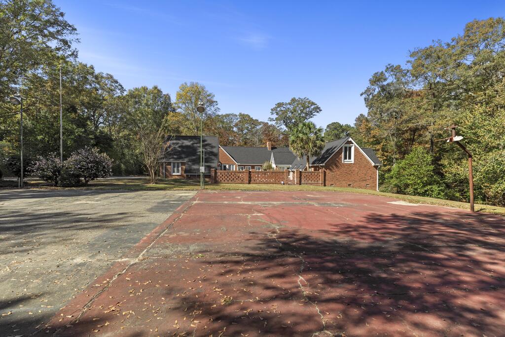 714 N Shady Lane