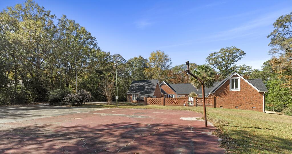 714 N Shady Lane