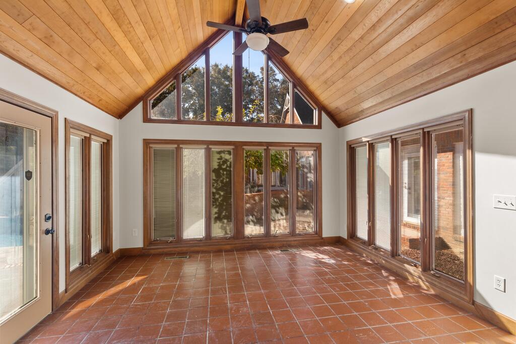 714 N Shady Lane