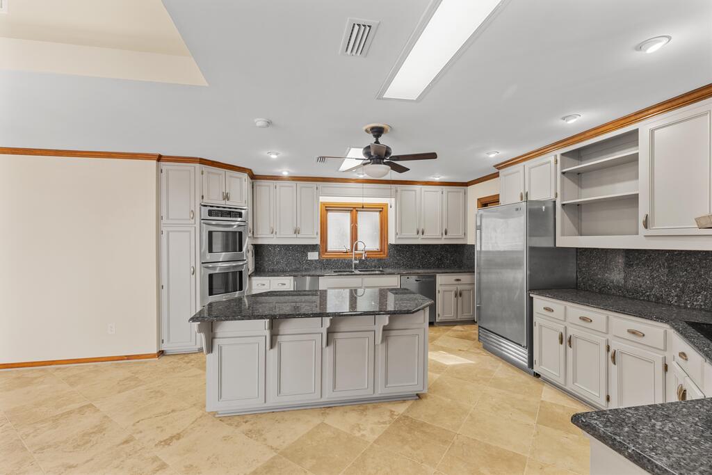 714 N Shady Lane