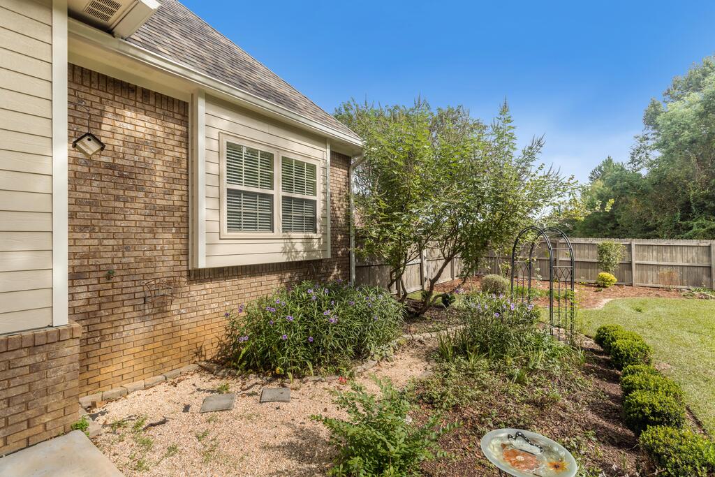 208 Glen Oaks Dr.