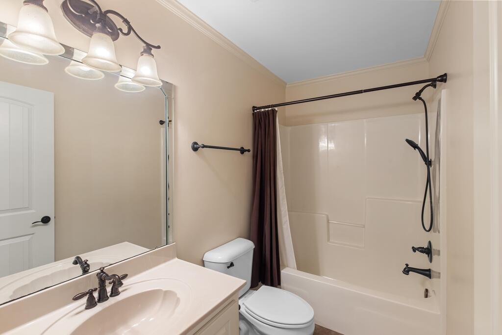 208 Glen Oaks Dr.