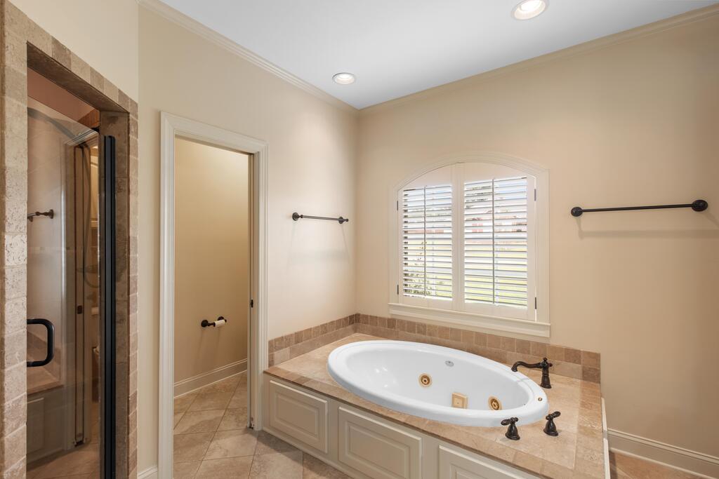 208 Glen Oaks Dr.