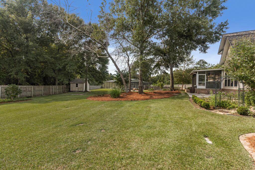 208 Glen Oaks Dr.