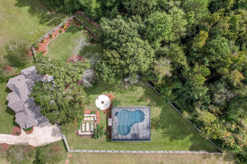 208 Glen Oaks Dr.