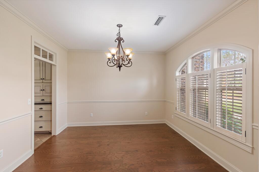 208 Glen Oaks Dr.