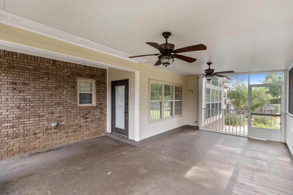 208 Glen Oaks Dr.