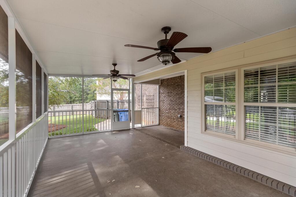 208 Glen Oaks Dr.