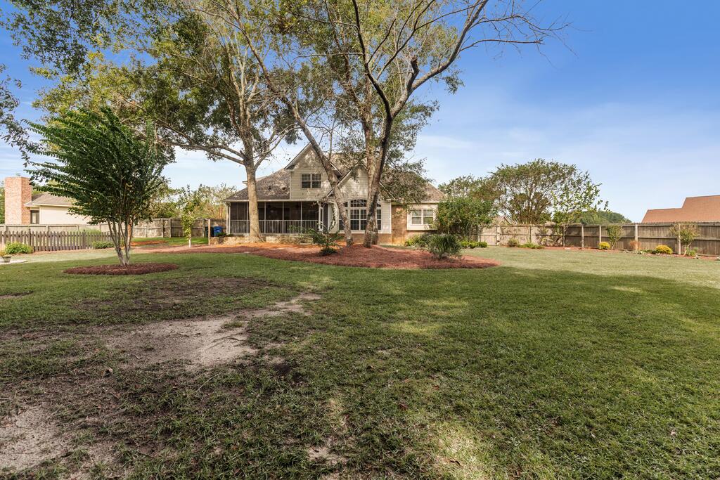 208 Glen Oaks Dr.