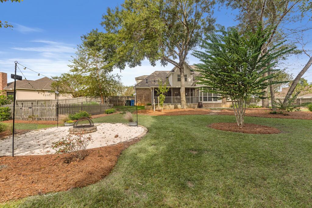 208 Glen Oaks Dr.