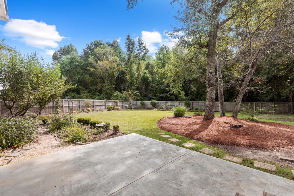 208 Glen Oaks Dr.