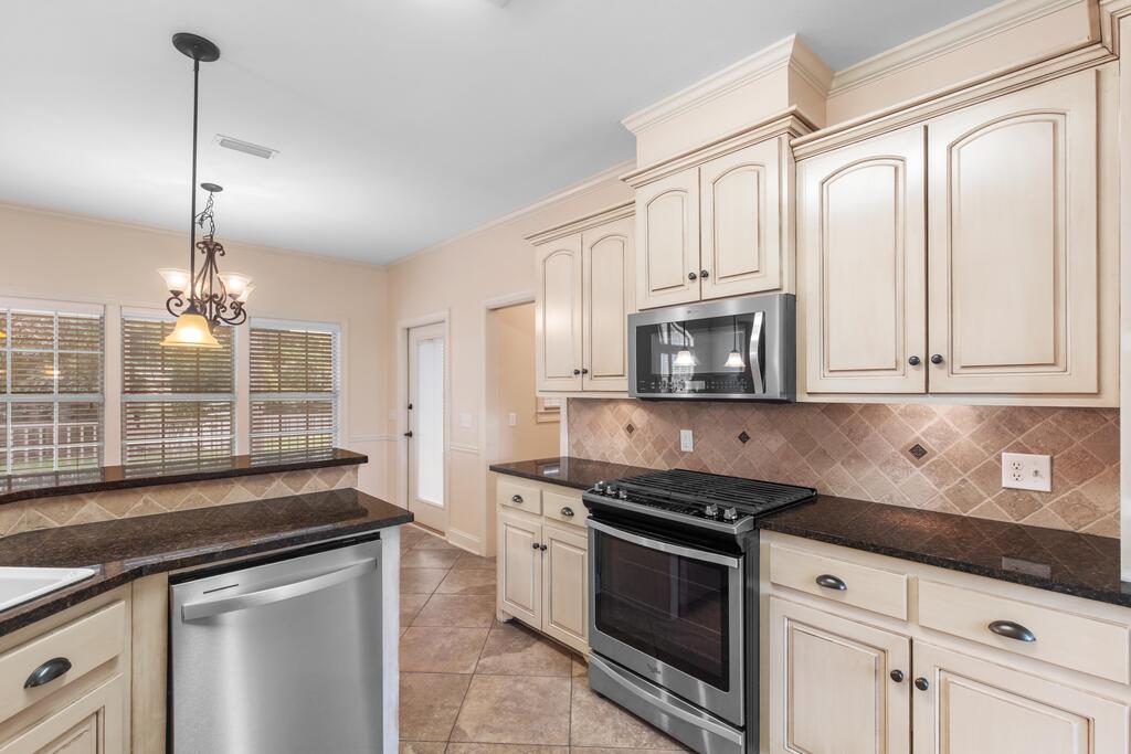 208 Glen Oaks Dr.