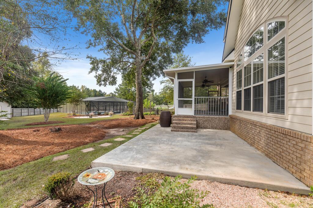 208 Glen Oaks Dr.