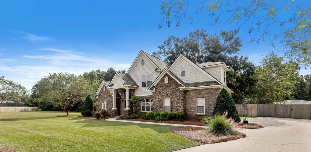 208 Glen Oaks Dr.