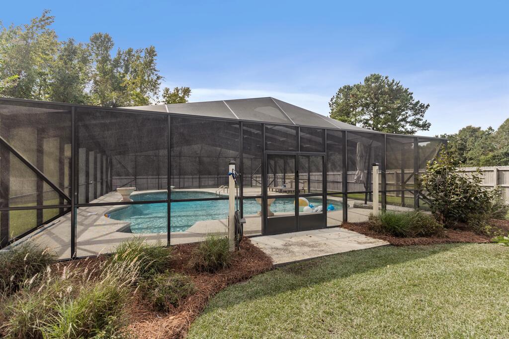 208 Glen Oaks Dr.