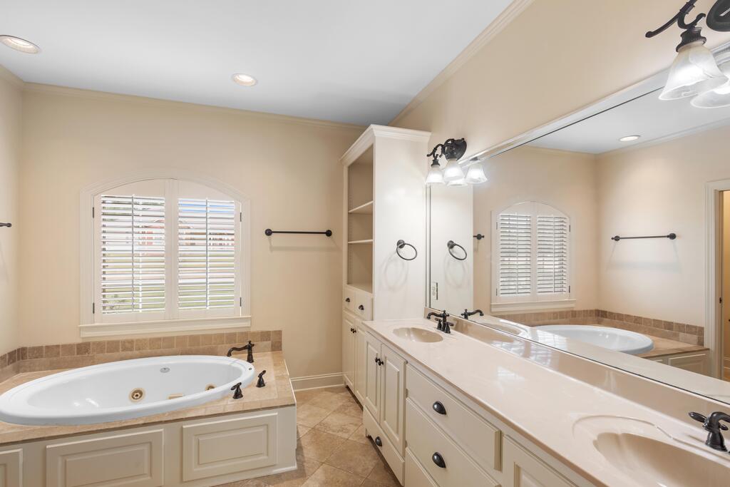 208 Glen Oaks Dr.
