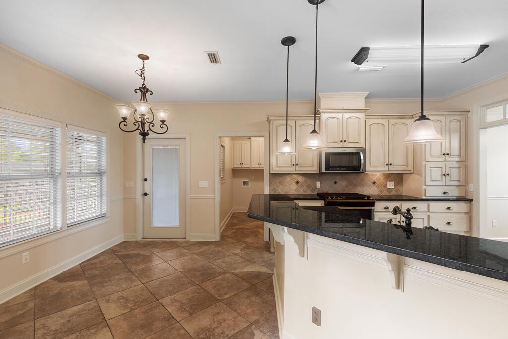 208 Glen Oaks Dr.