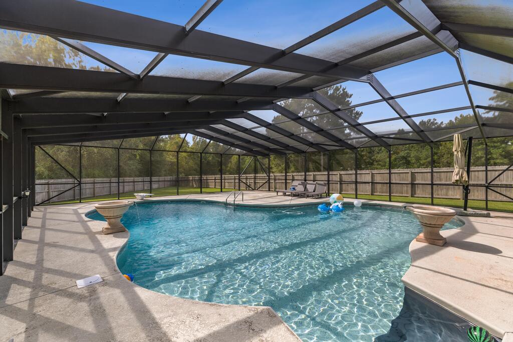 208 Glen Oaks Dr.