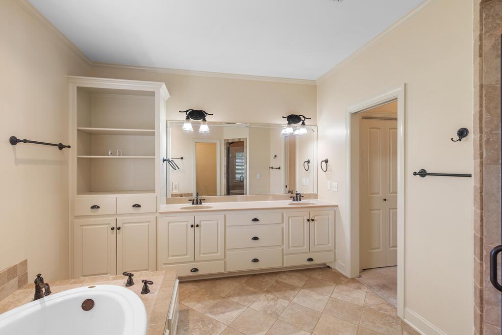 208 Glen Oaks Dr.