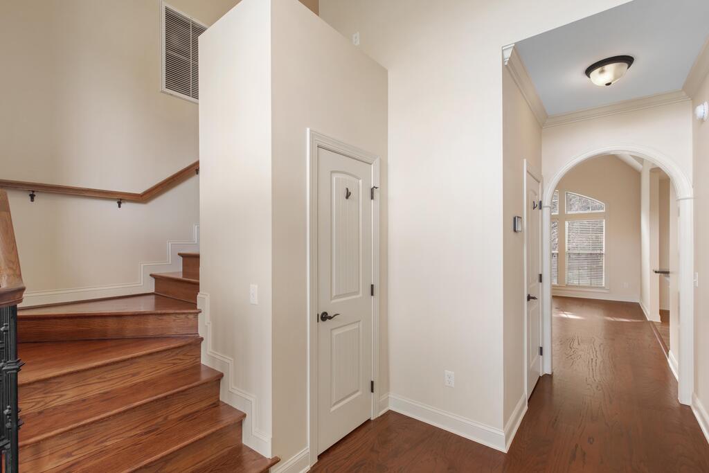 208 Glen Oaks Dr.