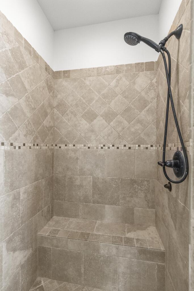 208 Glen Oaks Dr.