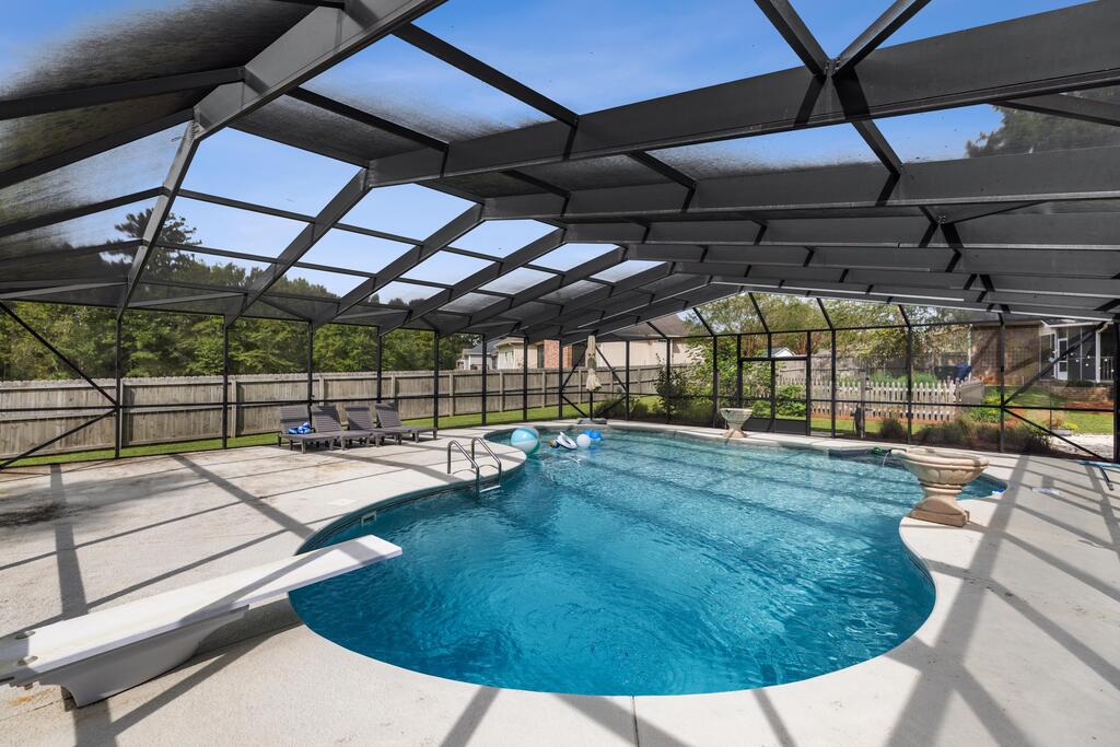 208 Glen Oaks Dr.