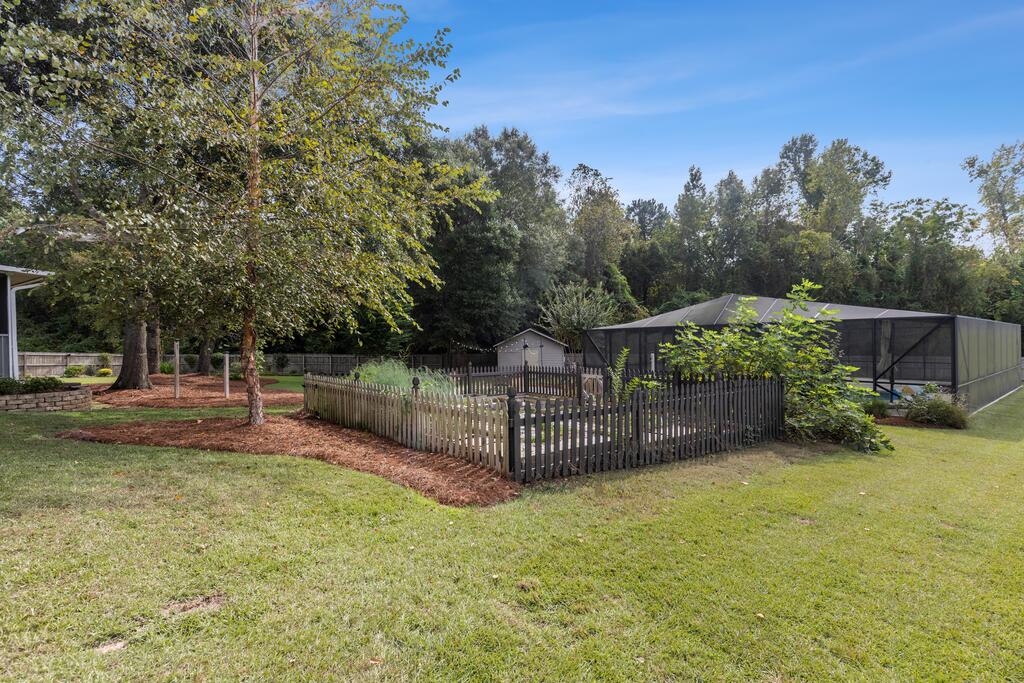 208 Glen Oaks Dr.