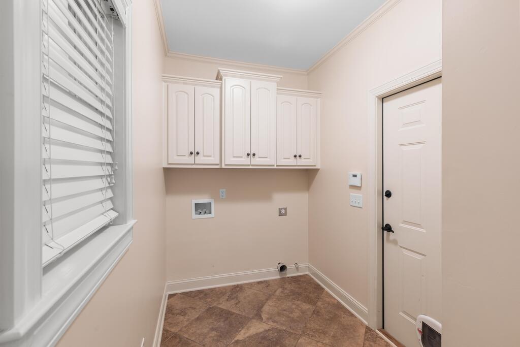 208 Glen Oaks Dr.