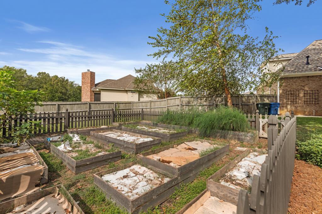 208 Glen Oaks Dr.