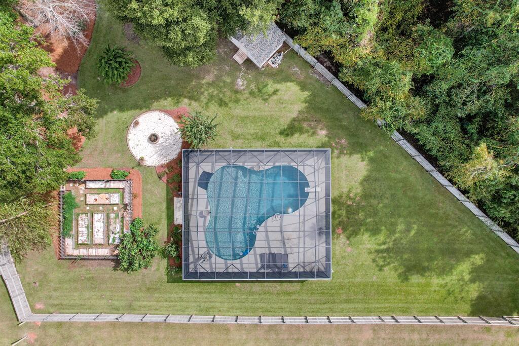 208 Glen Oaks Dr.