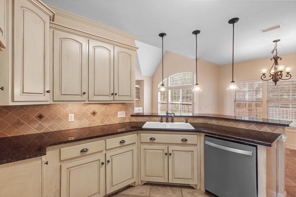 208 Glen Oaks Dr.