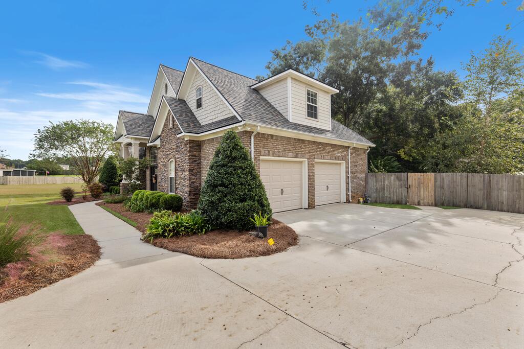 208 Glen Oaks Dr.