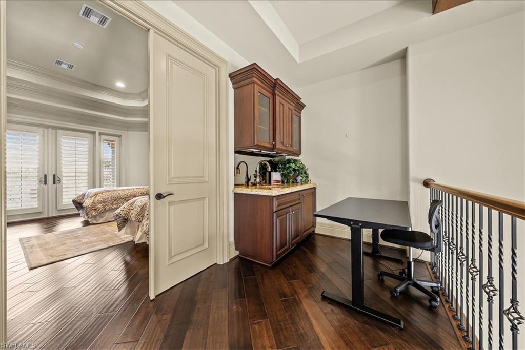 3111 Leeward LN