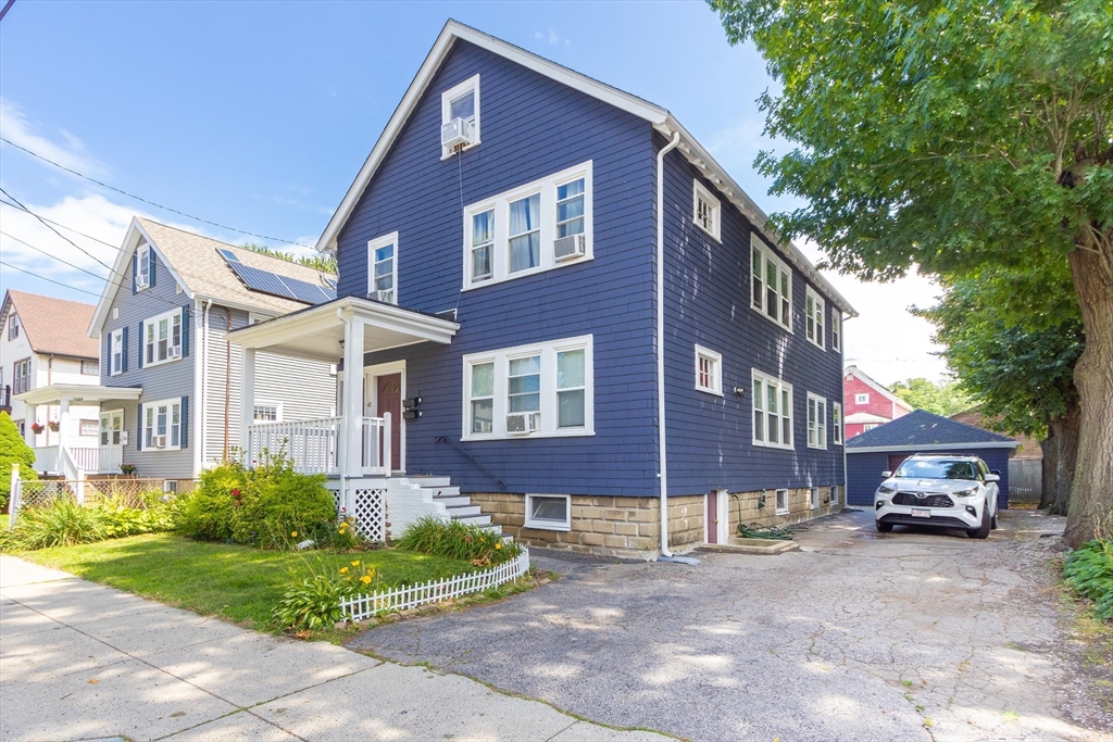 40 Manning St