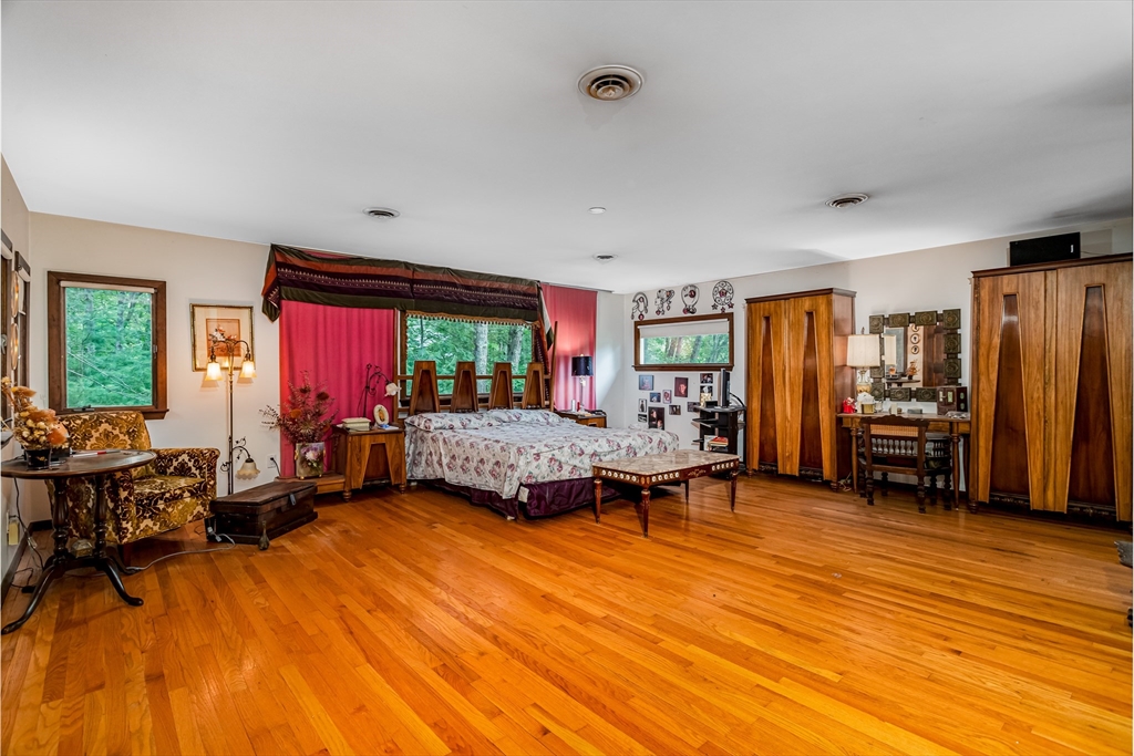 157 Wilshire Dr